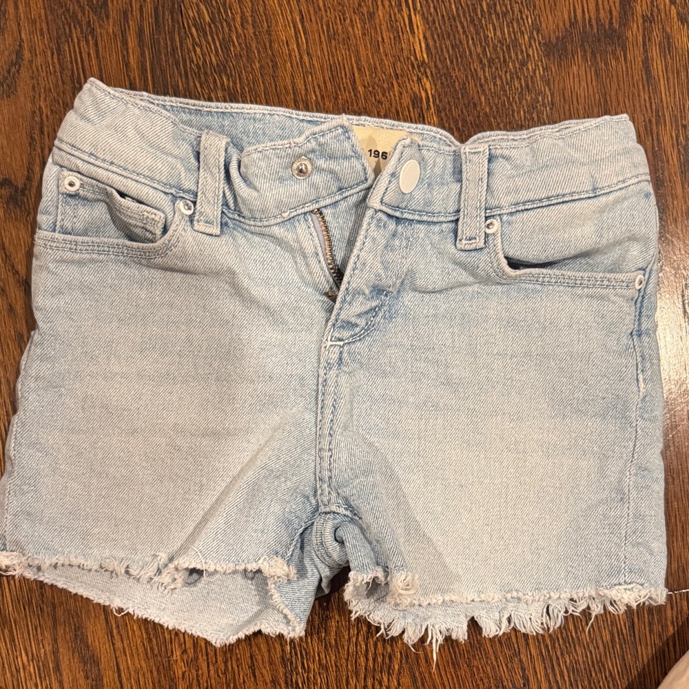 Girl size 6 DL1961 Light Wash Jean Shorts kids